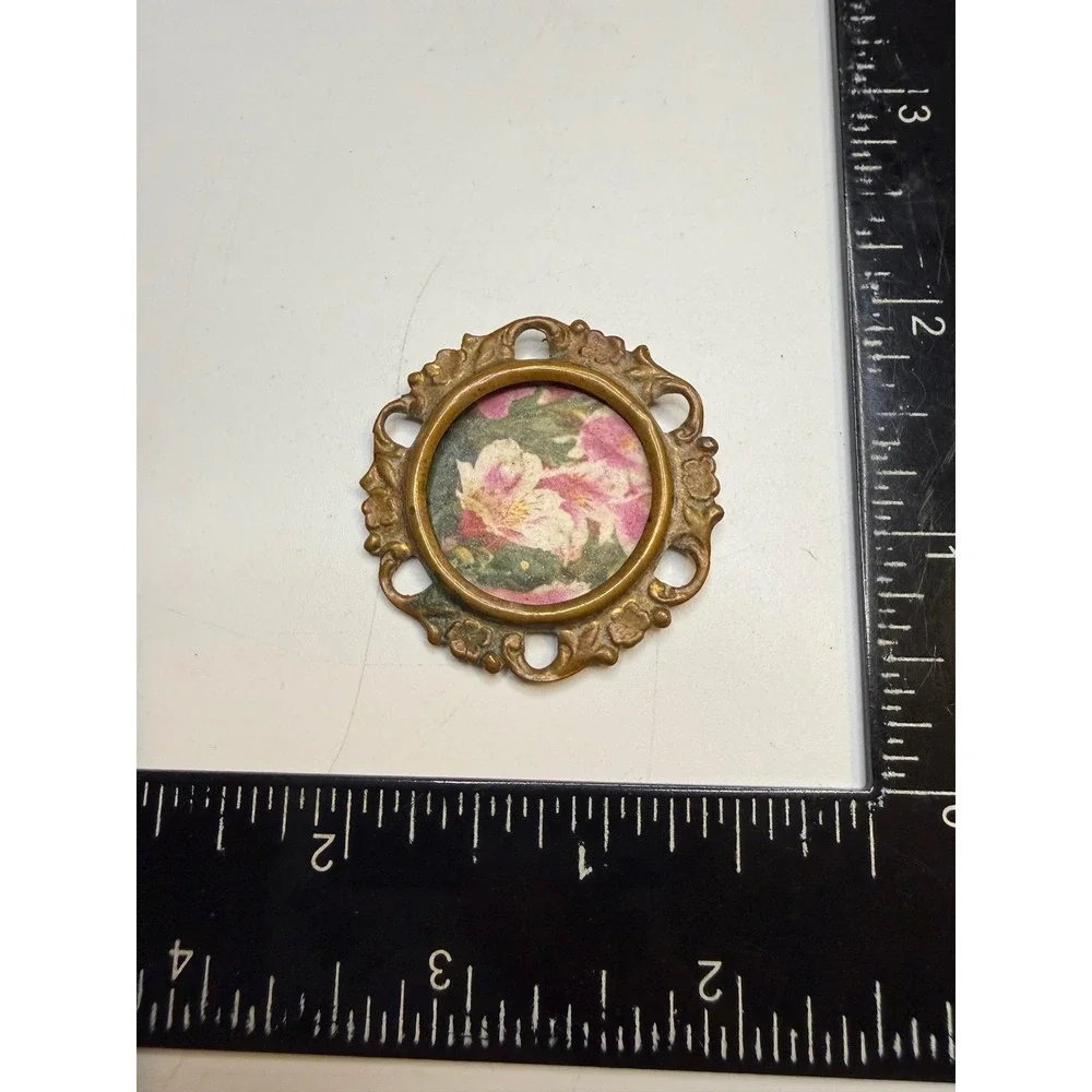 Vintage Brass Tone Floral Lithograph Brooch Ornate Scalloped Round Pin 1.5 Inch